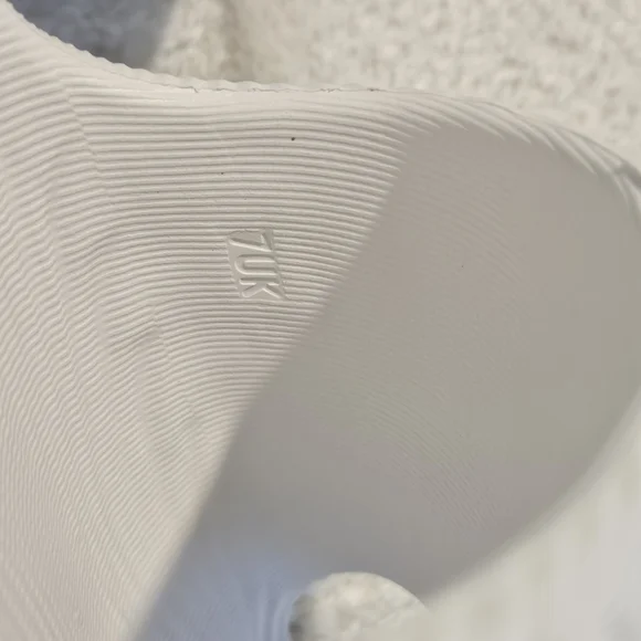 NEW Adidas Adilette 22 Women's Slides Size 8.5 White Minimalist Streetwear Avant - Picture 9 of 9